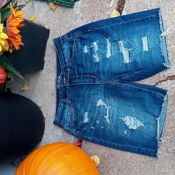 No bo no boundaries cutoff shorts - Picture 1 of 6